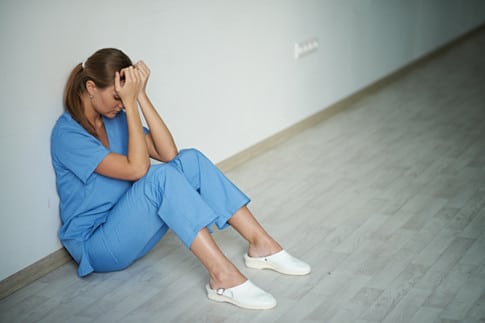 Cómo prevenir el síndrome del trabajador quemado en la enfermería