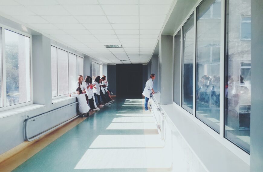 La Importancia de la Salud Mental en los Profesionales de la Enfermería: Un Grito Silencioso